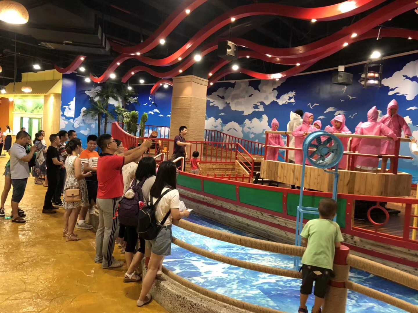 VR臺(tái)風(fēng)安全體驗(yàn)館真正臺(tái)風(fēng)來(lái)了，臺(tái)風(fēng)館作用是什么呢？