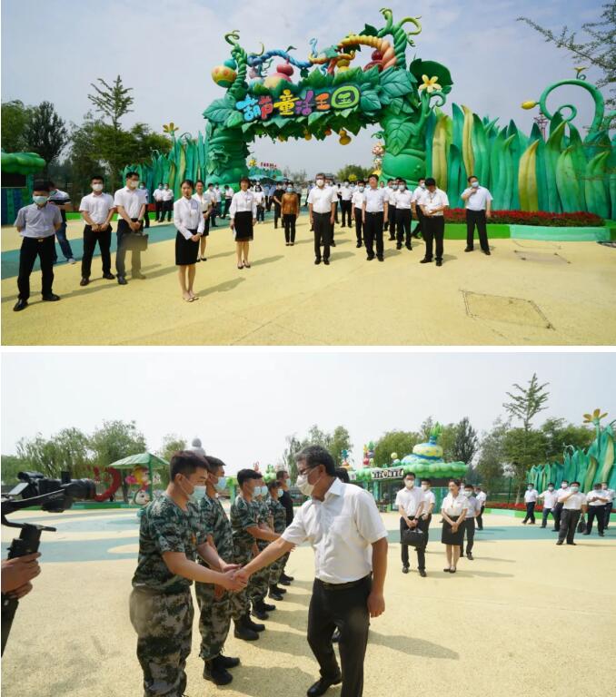 揭牌儀式后，活動人員參觀應(yīng)急管理科教體驗基地